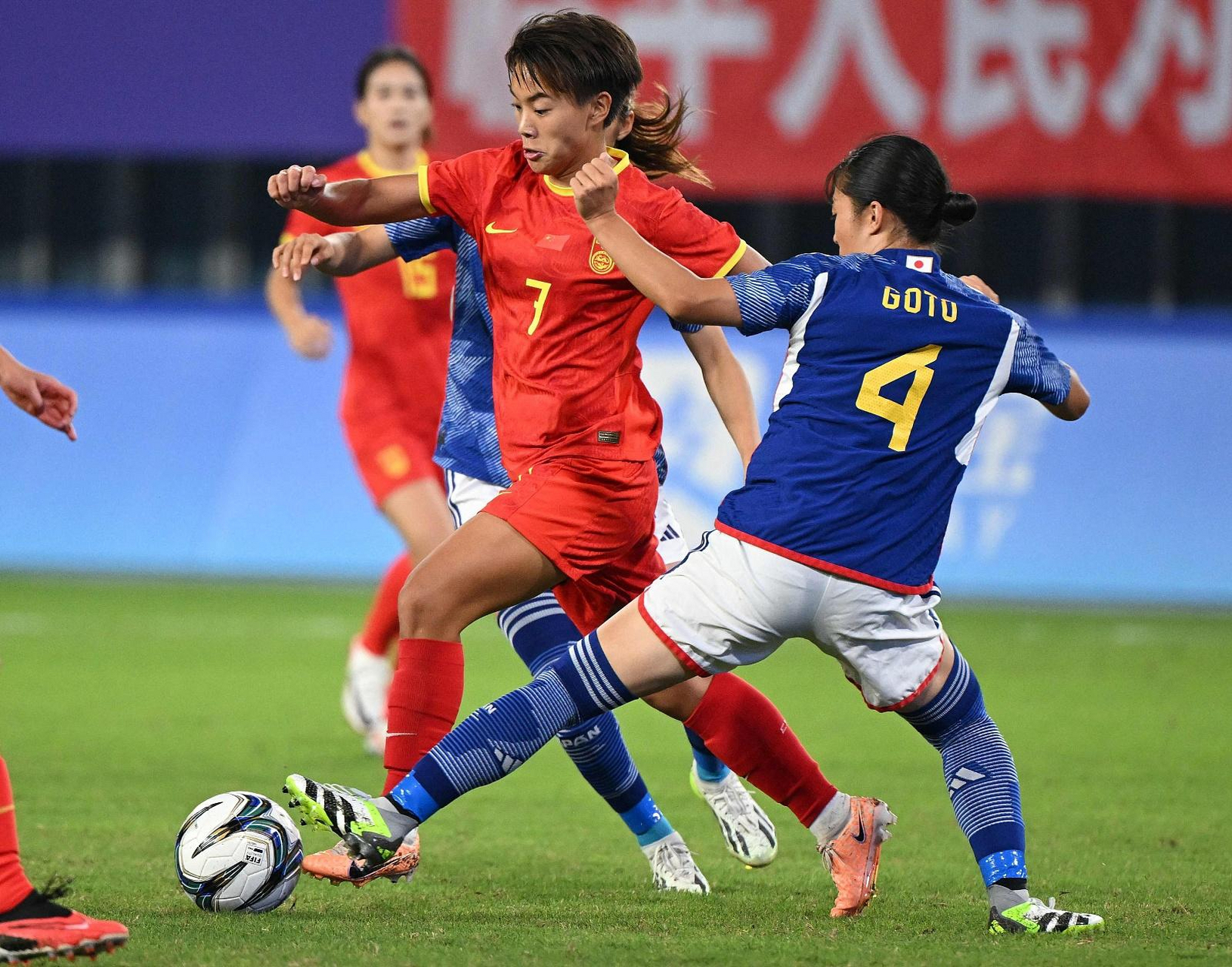 中国女足连续取得胜利，晋级国际赛事半决赛