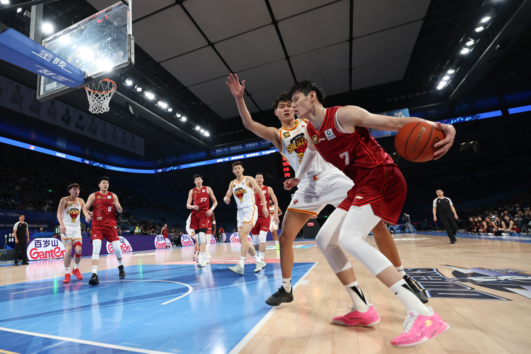 中国篮球职业联赛的比拼再次激起球迷的热情