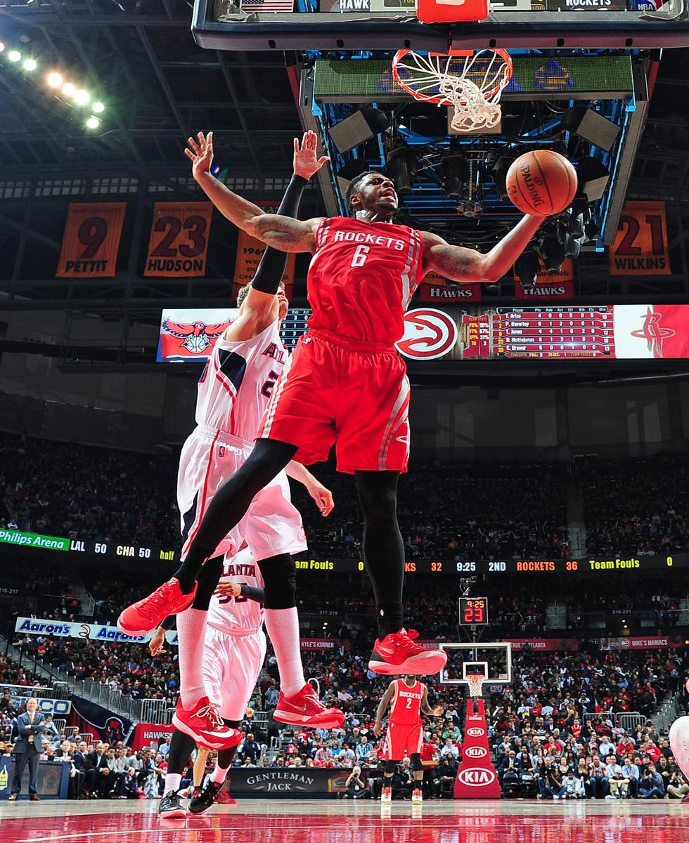 老鹰实现大逆转，凭借团队合作迎来胜利的简单介绍