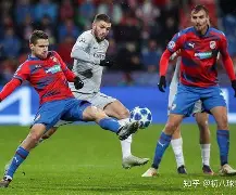 沃尔夫斯堡捍卫主场领先地位，稳固德甲前列位置(沃尔夫斯堡球员名单)