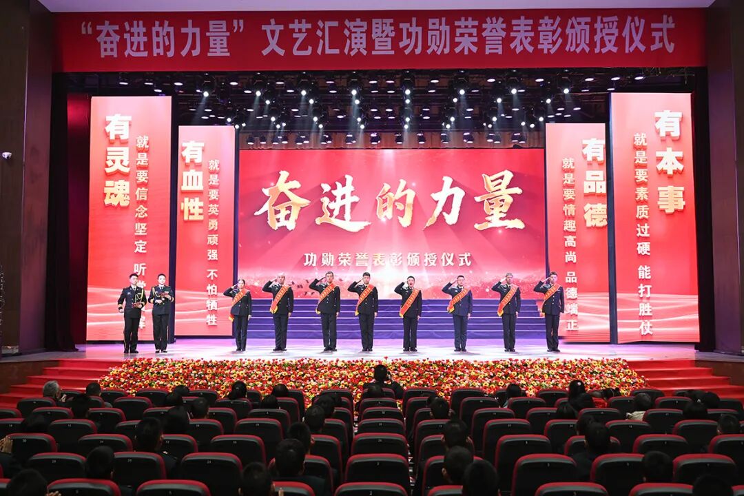 双方拼尽全力！现场掌声不断震撼人心的简单介绍