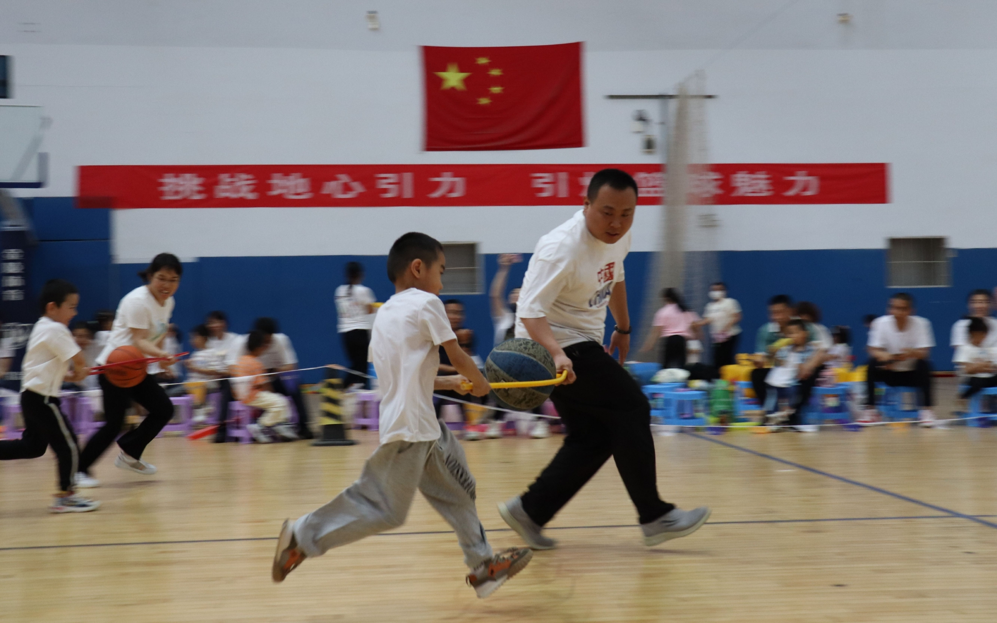 双方拼尽全力！现场掌声不断震撼人心的简单介绍