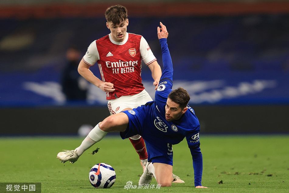 包含贝尔法斯特枪手客场不敌蓝军，保级局势严峻的词条