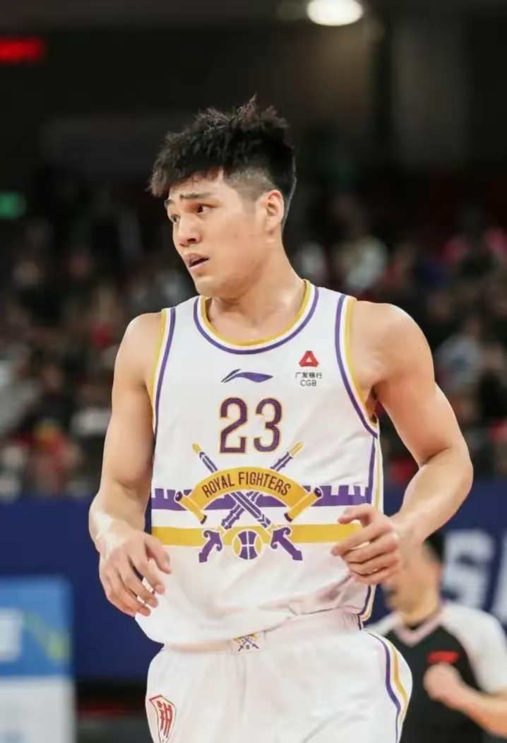 沙尔克球员集体提升状态,球队近期表现稳定 沙尔克球员集体提升状态,球队近期表现稳定